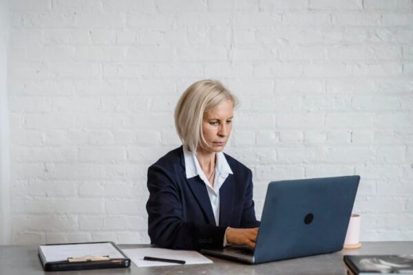How to Manage Customer Relationships While Using Invoice Factoring Manage Customer Relationships